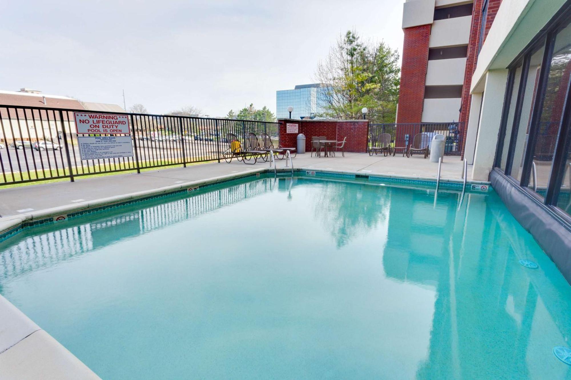 Drury Inn & Suites Overland Park Bagian luar foto