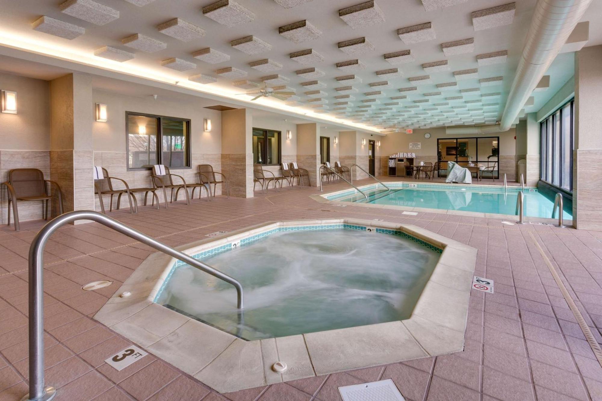Drury Inn & Suites Overland Park Bagian luar foto