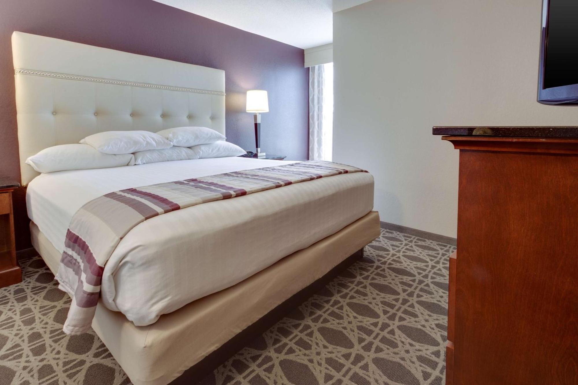 Drury Inn & Suites Overland Park Bagian luar foto