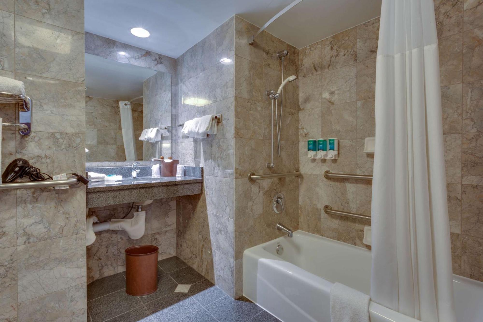 Drury Inn & Suites Overland Park Bagian luar foto