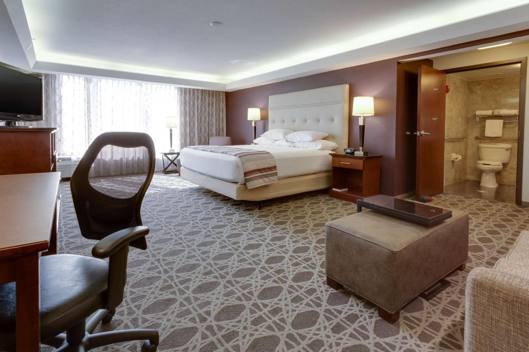 Drury Inn & Suites Overland Park Bagian luar foto