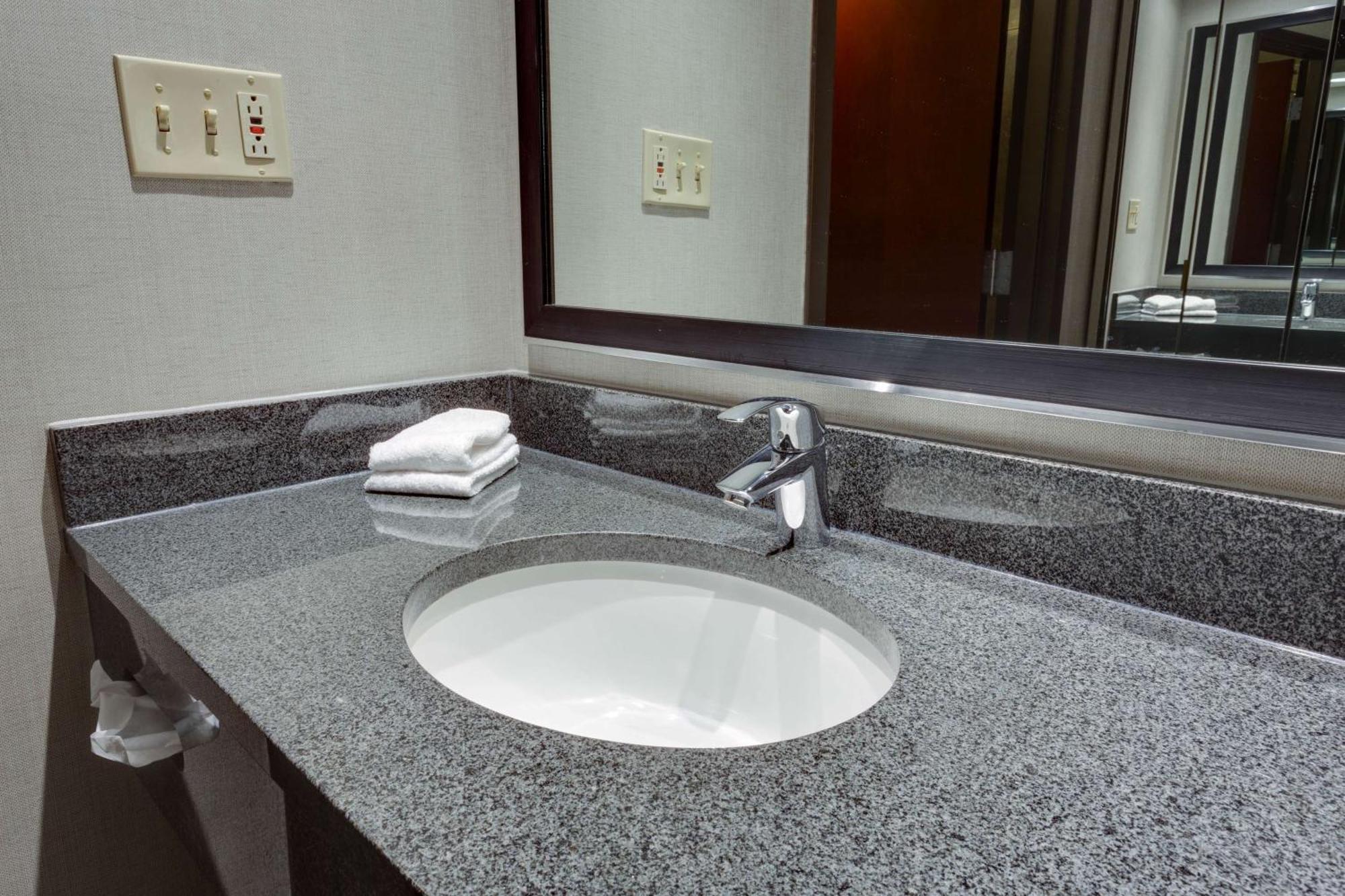 Drury Inn & Suites Overland Park Bagian luar foto