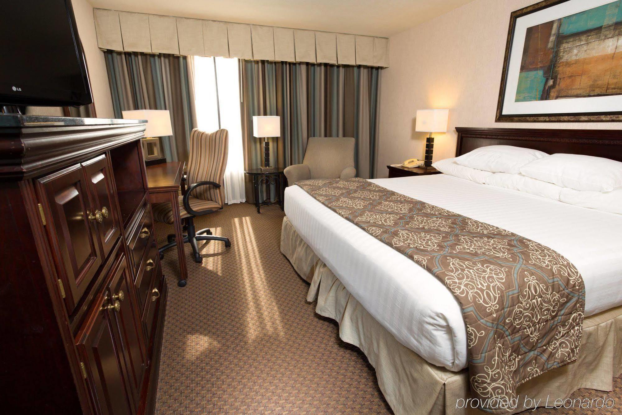 Drury Inn & Suites Overland Park Bagian luar foto