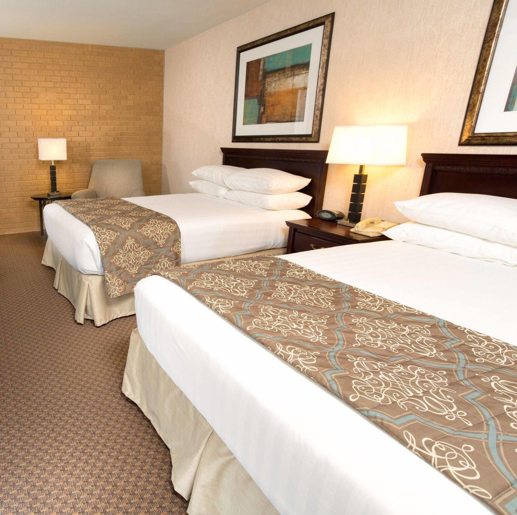 Drury Inn & Suites Overland Park Bagian luar foto